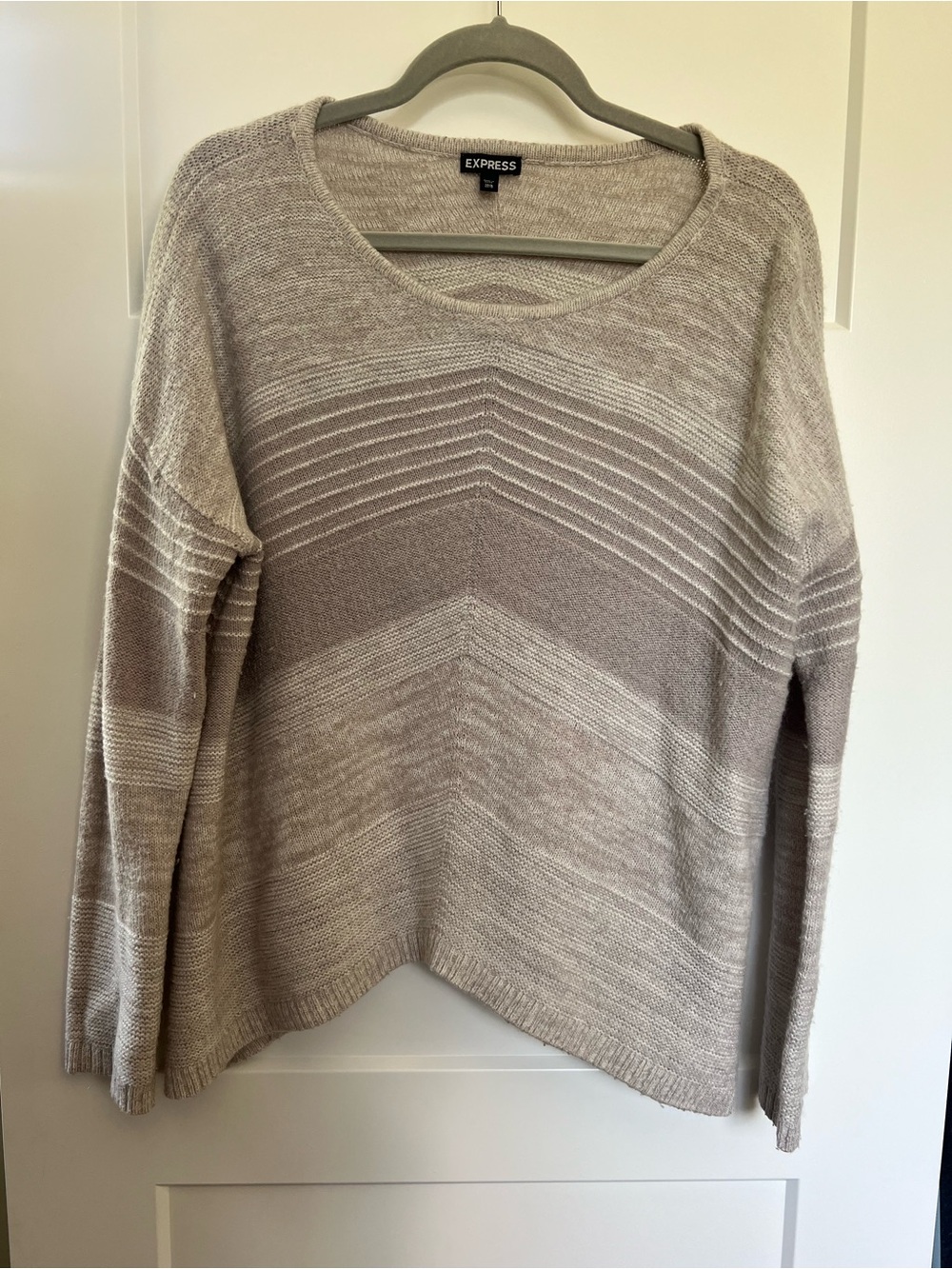 Express Women's Beige Taupe Chevron Scoop Neck Sweater